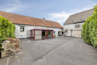 Charmante hoeve met bijgebouw en grote tuin – Wassegemstraat 47, 9570 Deftinge/LierdeBent u op zoek naar een woning met karakter, ruimte én...