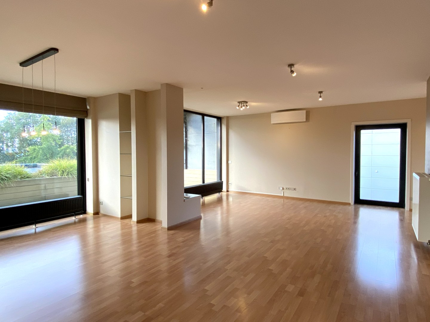 INSTAPKLARE CONCIËRGEWOONST MET TERRAS EN STAANPLAATS!! - foto 4