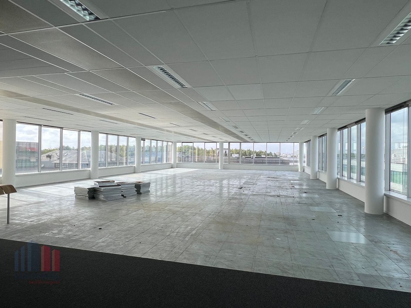 Bureaux / espaces polyvalents prêts à l’emploi de 760 m² à proximité du Ring R0 - photo 5