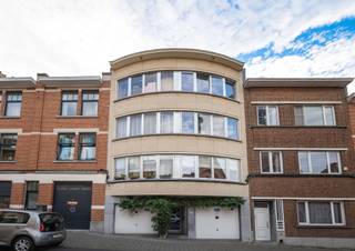 FOREST, au cœur du très recherché quartier du Parc Duden, découvrez un appartement de ± 62 m² qui combine charme, calme et potentiel. Niché dans...