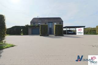 Composition :Sous-sol : caves : 37,53 m², local chaufferie : 23,49 m², caves de rangement jardin : +/- 26 m²Rez de chaussée : hall d'entrée : 5,34 m²...