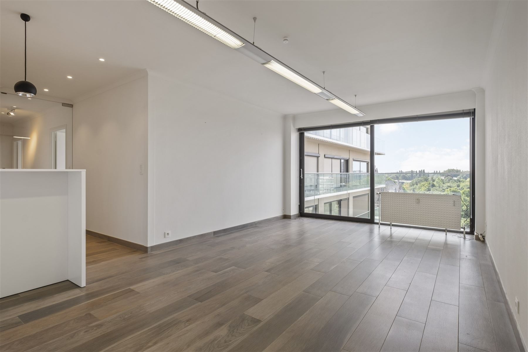 Gerenoveerd ,instapklaar appartement met garage - foto 1