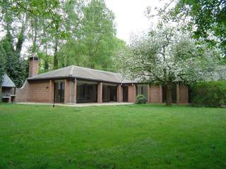 All ground floor villa in Provencal style located in the beautiful Schotenhof on the border of Schoten / 's-Gravenwezel * Layout : spacious entrance...