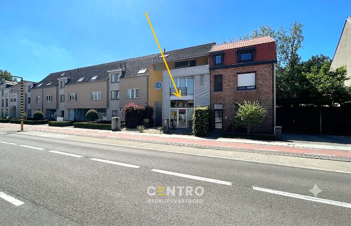 Instapklare & goed geïsoleerde KANTOORRUIMTE met ruime KELDER te huur, langs een strategische invalsweg van Brugge centrum. - photo 2