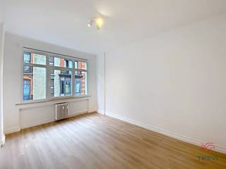 BRUSSEL, Centrum op een steenworp afstand van de Beurs, zeer mooi volledig gerenoveerd appartement met 2 slaapkamers. Het appartement bestaat uit...