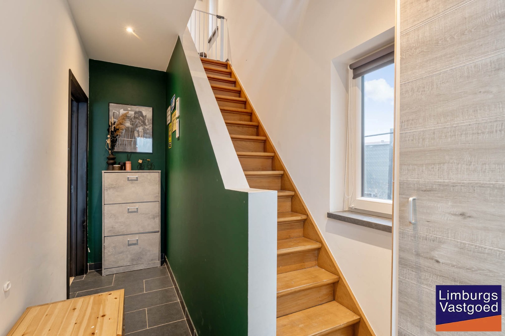 Stadswoning met 4 slpk, zuidgerichte tuin en garage, nabij kleine ring, station en Vredespark - foto 3