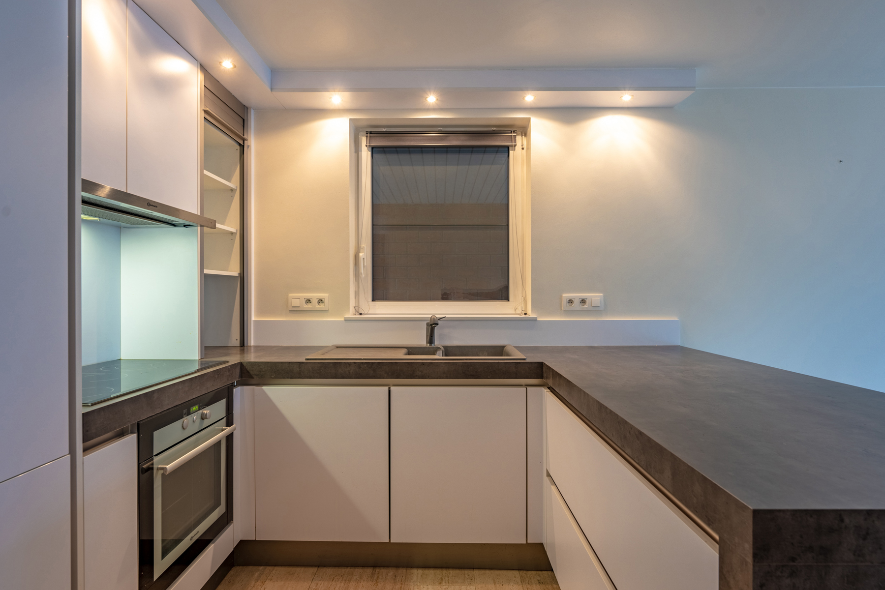 Gelijkvloers appartement met twee slaapkamers en garage - foto 4