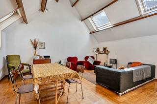 Ontdek nu dit grote appartement op de hoek van de Brabantdam en de Schepenenvijverstraat.<br />Indeling:<br />* 2 ruime slaapkamers<br />* badkamer met ligbad en douche<br />* leefruimte<br />* keuken<br />* berging<br />Slechts €25 gemeenschappelijke kosten!<br />Bezoek? Bel Matthias 0497/76.84.89