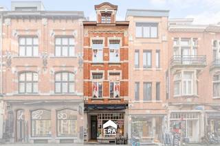 Te koop: karaktervolle gesloten opbrengsteigendom in het historische centrum van Leuven.Deze unieke woning, gebouwd tussen 1919 en 1930, bevindt zich...