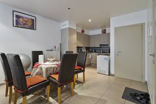Dit gelijkvloers appartement (80 m²) is gelegen in een zijstraat van de markt in Zottegem, op wandelafstand van winkels, het station en scholen...