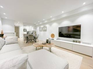 Stijlvol recent gerenoveerd appartement gelegen op een boogscheut van de zee.Indeling: Inkom met toilet. Leefruimte bestaande uit een ruime open...