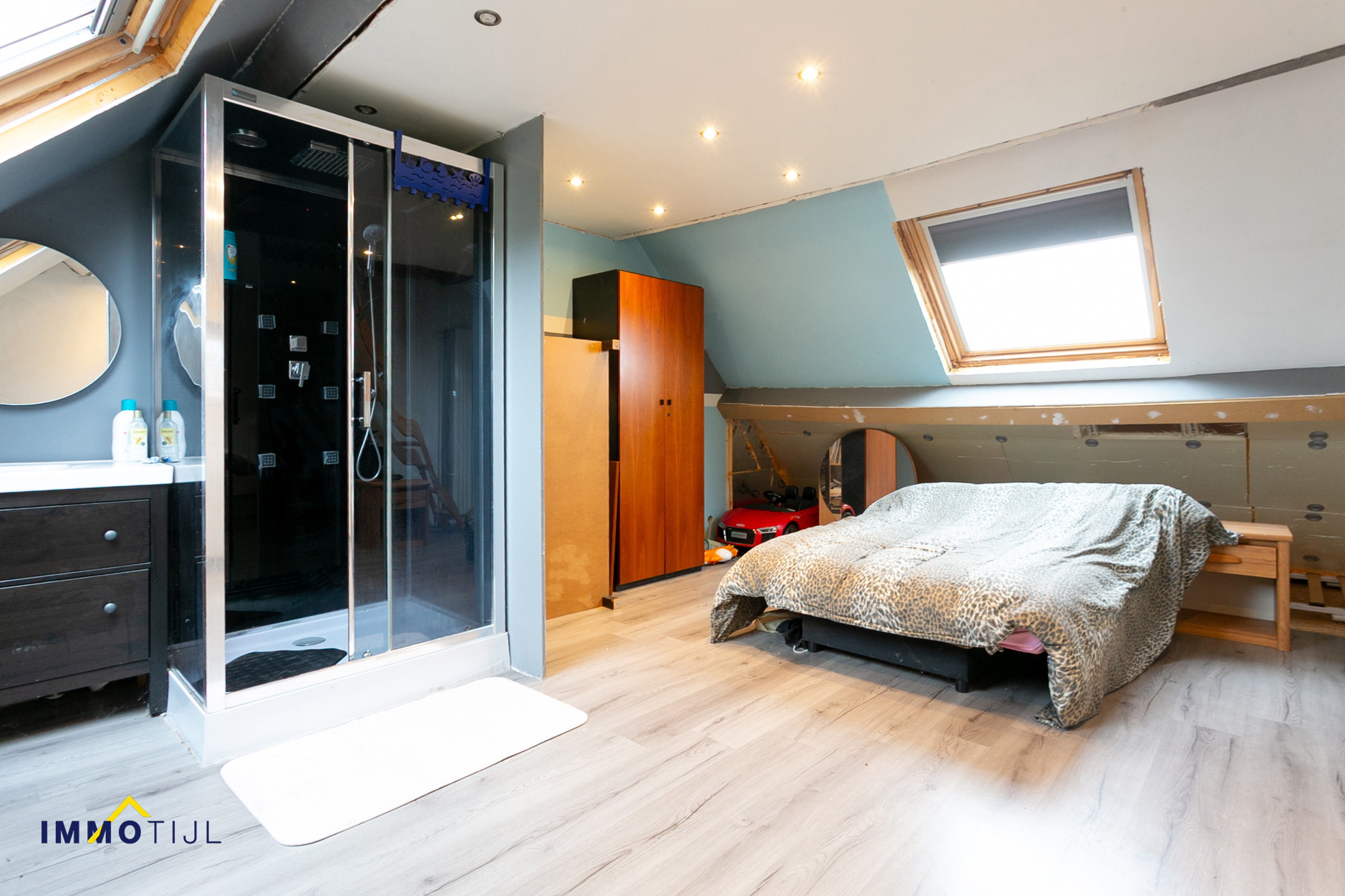 Te renoveren woning met tuin en garage, centraal gelegen! - foto 3