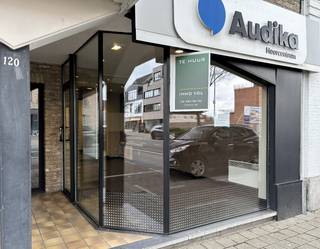 Instapklare handelsruimte te huur in het centrum van Sint-AntoniusDe handelsruimte bestaat uit een ontvangstruimte, apart kantoor en achterliggend...