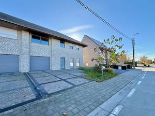 Te koop aan registratierechten (2% of 12%)In een rustige buurt van Oosteeklo vindt u deze moderne en volledig instapklare woning op een perceel van...