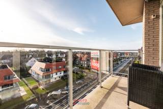 Cette propriété exceptionnelle vous offre beaucoup d'espace : 3 terrasses dont 1 côté sud ; très grand salon avec cuisine ouverte ; toilettes...