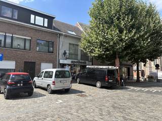 Handelspand met woonst (duplex) te koop in centrum Brecht.Deze opportuniteit heeft op het gelijkvloers een handelspand dat correct verhuurd...