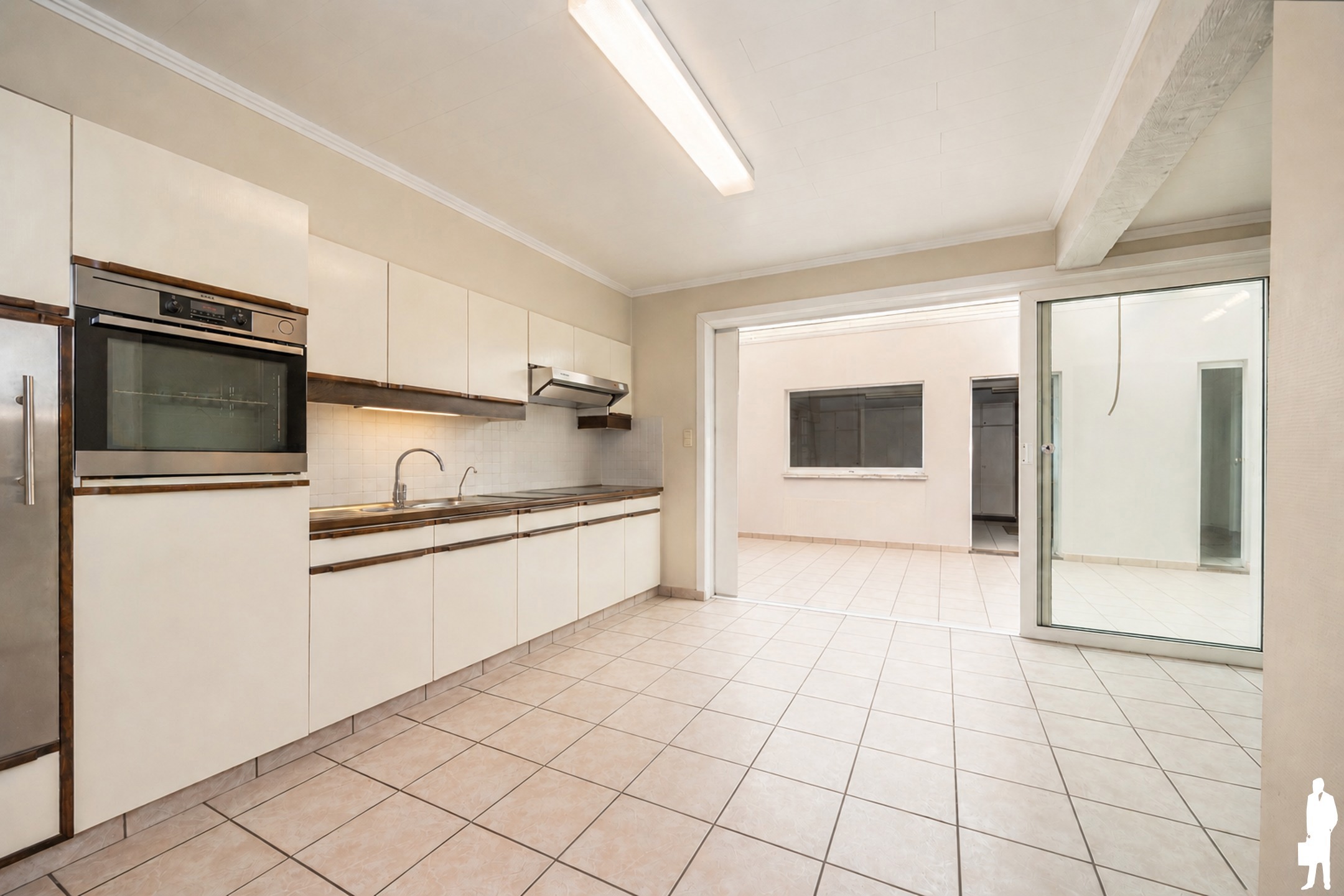 Ruime woning met 4 slaapkamers en garage op rustige ligging - foto 4