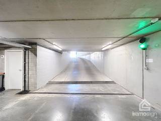 PLUSPUNTEN:+ oppervlakte: 15 m²+ parking P22+ onmiddellijk beschikbaar+ toplocatie in Bocholt centrumALGEMEEN:Ondergrondse parkeerplaats in...