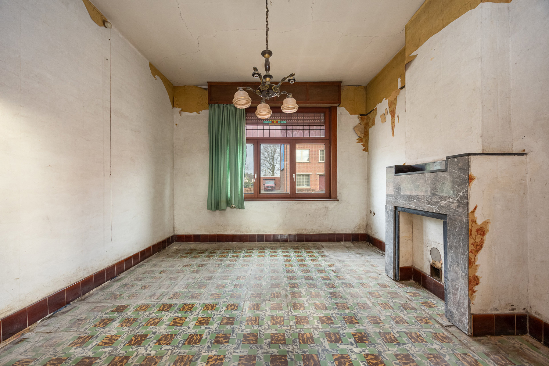 Te renoveren halfopen bebouwing met 3 slaapkamers in het centrum van Merksplas.  - foto 3