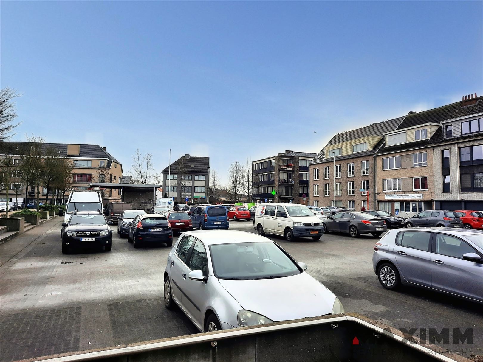 Gelijkvloers hoekpand, volledig onderkelderd op stategische locatie - foto 5