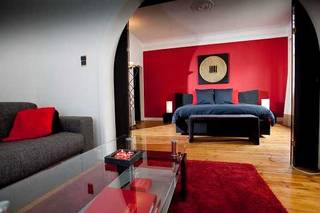 Totale oppervlakte 953m² - nuttige oppervlakte 1.250m² - 5 units3 Appartementen met terrassen - 1 Stadsvilla appartement met binnen zwembad en sauna...