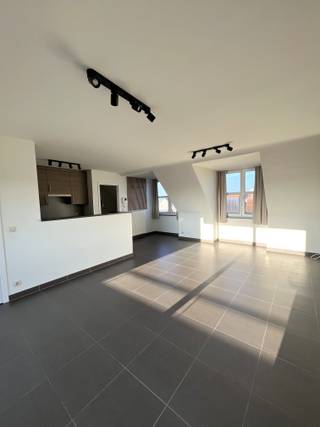 Zeer ruim 2 slaapkamerappartement in Wingene!Bent u op zoek naar een degelijk 2 slaapkamerappartement waar alles voor handen is?Nl: Badkamer, toilet,...