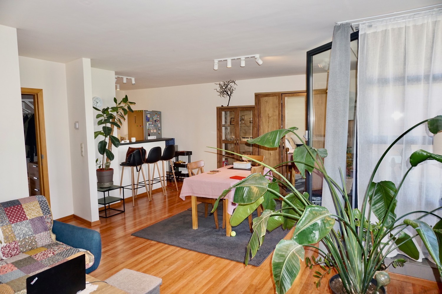 RUIM 2-SLAAPKAMERAPPARTEMENT MET TERRAS EN AUTOSTAANPLAATS IN KESSEL-LO - photo 3