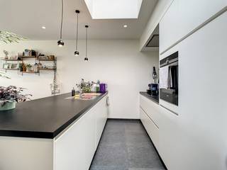 Te huur recente, ruime woning met 3 grote slaapkamers in LierdeIn het pittoreske Lierde (Sint Martens Lierde) vinden we deze RECENTE WONING met...