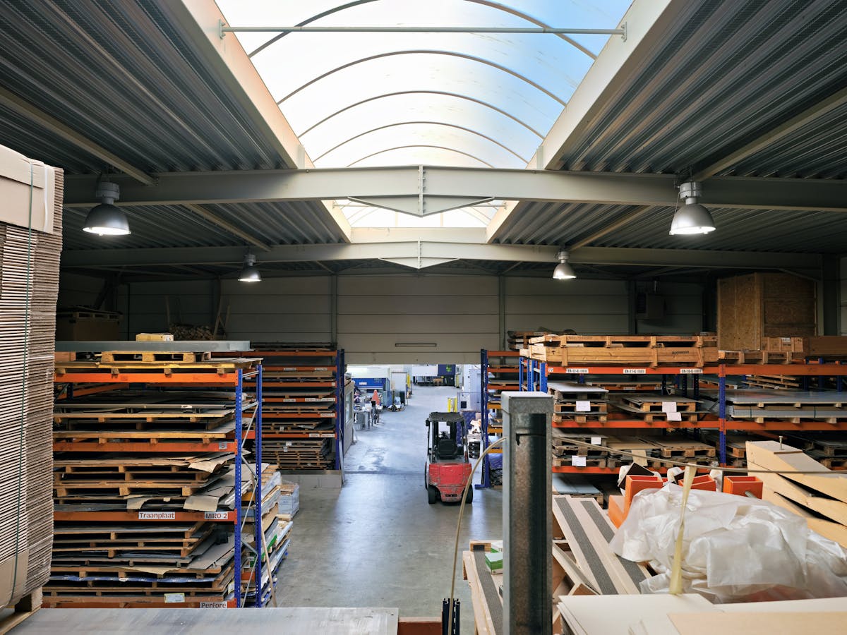 Bedrijfsgebouw met kantoor te huur in Zwevezele - foto 4
