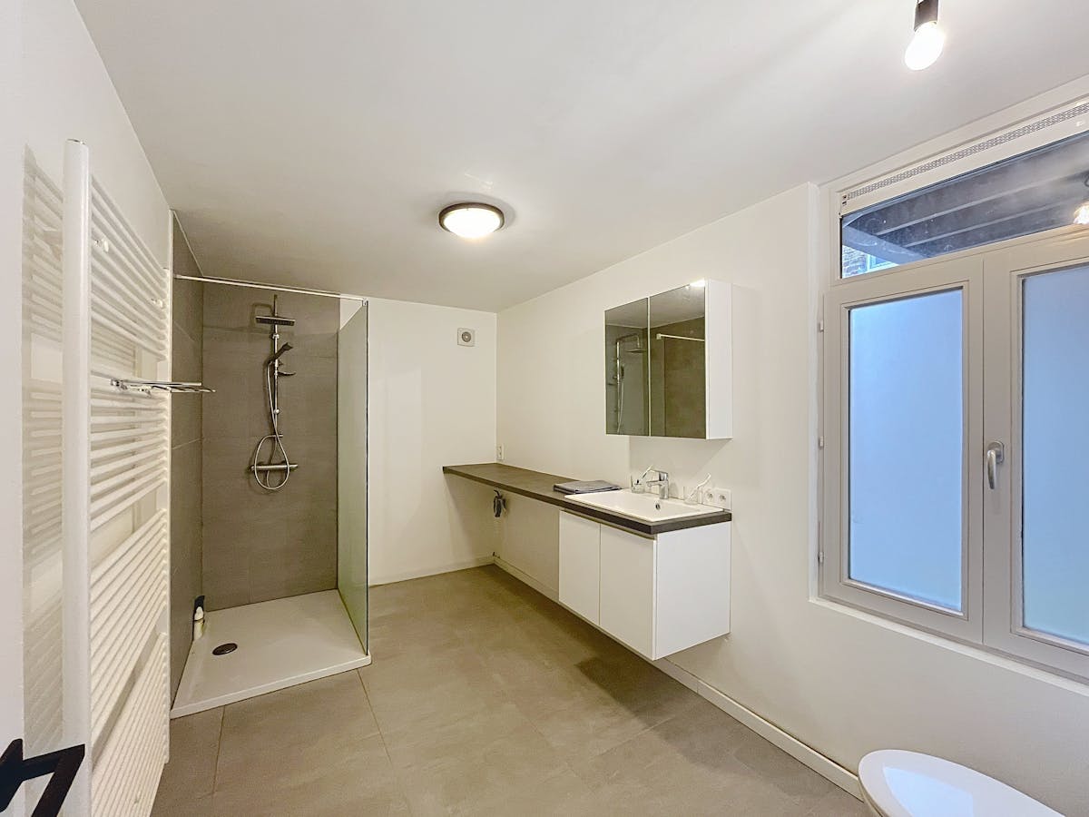 Bemeubeld 1-slaapkamer appartement te huur in centrum Brugge - foto 4