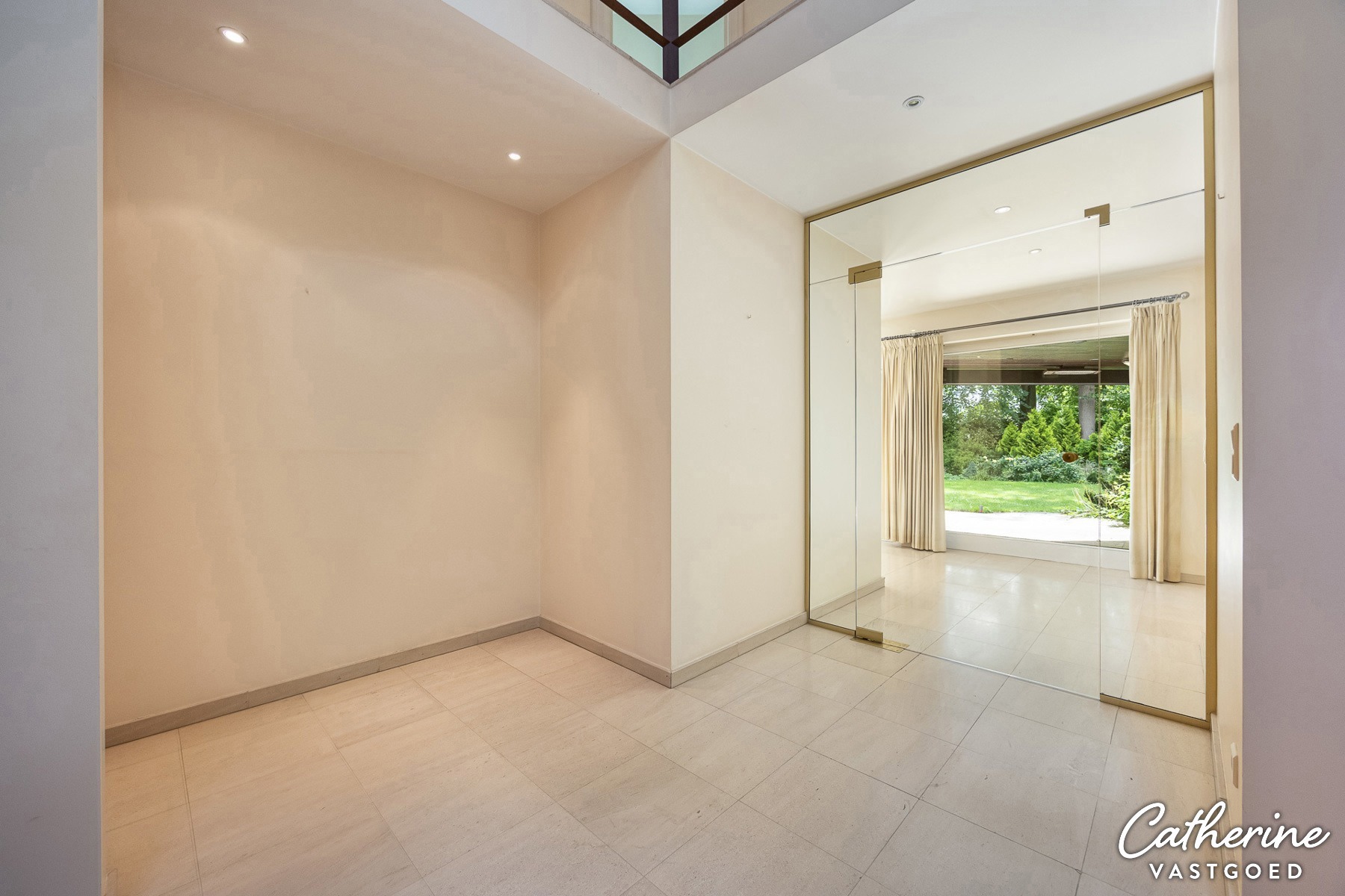 Ruime, stijlvolle villa op een prachtige grond in het groen! - foto 4