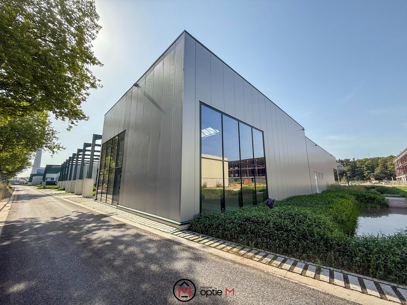 Nieuwbouw KMO-unit met mogelijkheid voor showroom/kantoren - foto 1