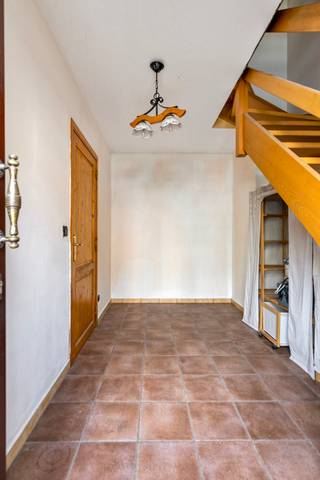 immo DAVID stelt deze instapklare bel-etagewoning voor. Op het gelijkvloers bevindt zich een ruime garage van 31 m², waar bovendien de...