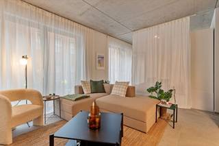 Studio te Antwerpen Via de ruime en lichtrijke leefruimte kom je in de open keuken die alle nodige hedendaags comfort omvat. Alle appartementen zijn...