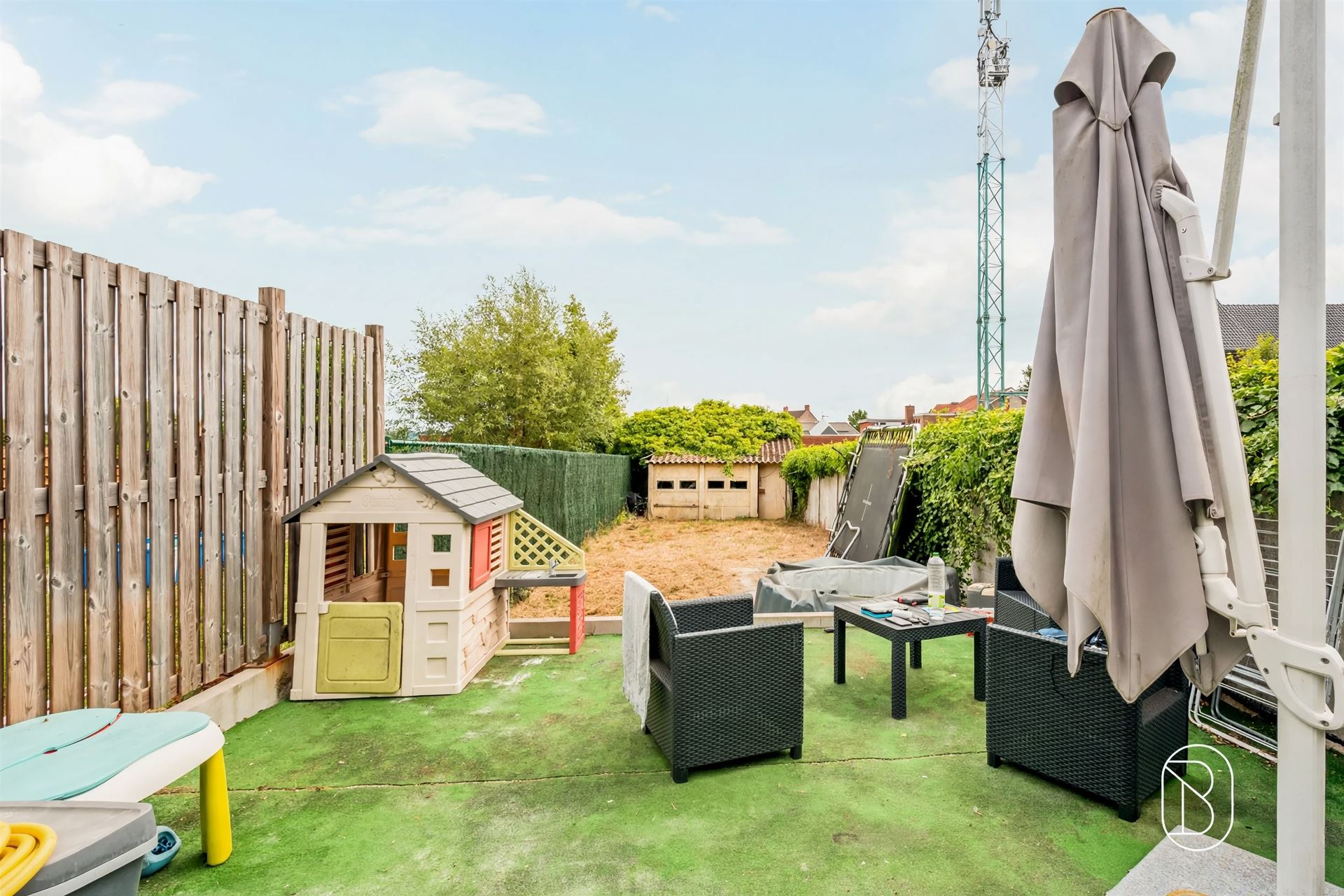 Gezinswoning met 2 slpk, ruime zolder en tuin - foto 3