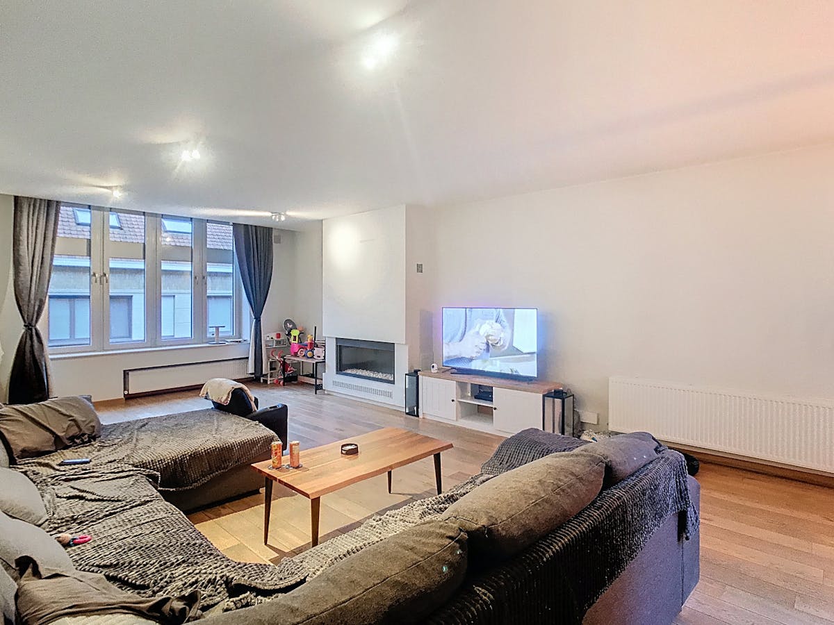 Ruim appartement met 3 slaapkamers en terras in Poperinge - foto 2