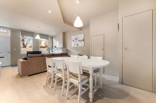 Op een goede locatie in het centrum van Heist-op-den-Berg, bevindt zich deze instapklare woning met 3 slaapkamers en een kleinschalige...