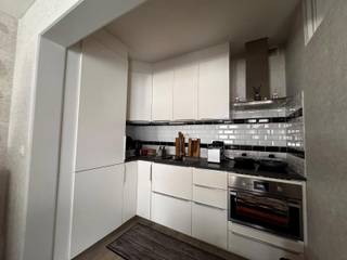 Deze verzorgde opbrengsteigendom bestaat uit 3 appartementen en een handelsgelijkvloers. De eigendom is gelegen in het centrum van Izegem...