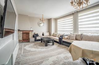 Ontdek dit gezellige tweeslaapkamerappartement op een strategische ligging, nabij alle faciliteiten en belangrijke invalswegen. Het...