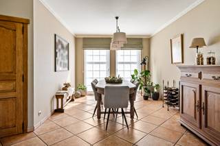 Op zoek naar een rustige woonomgeving met een uitstekende bereikbaarheid? Deze prachtige, instapklare woning bevindt zich in een doodlopende straat...