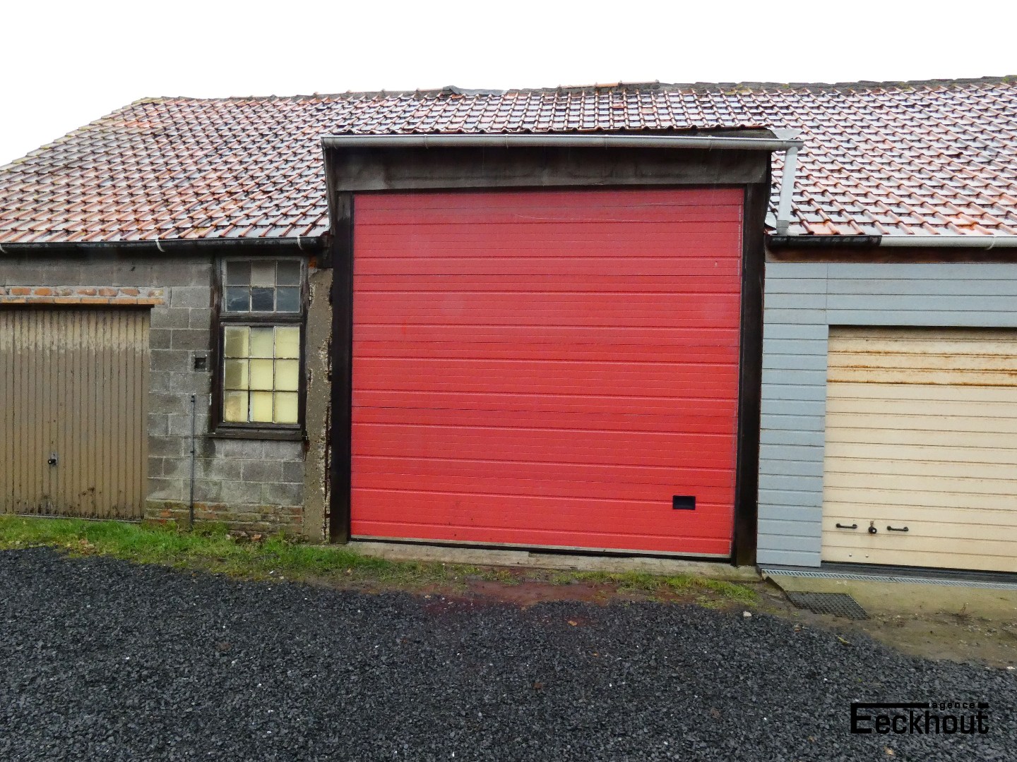 Loodsruimte verdeeld in 3 afgesloten garageboxen - foto 5