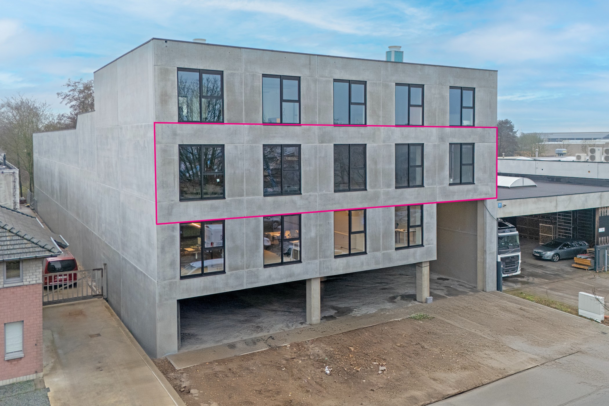 Nieuwbouw afgewerkte kantoorruimte van 295m² met terras in Aalter - foto 1