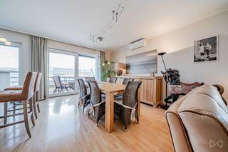 We Invest stelt u graag dit prachtige, volledig gerenoveerde appartement van 101 m² voor, gelegen op de 3e verdieping van een vernieuwd gebouw in...