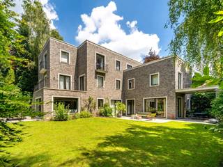 In het hart van de Sterrenwacht, woning gebouwd in 2017 met een bruto oppervlakte volgens EPC van ± 627 m² met zes slaapkamers en een tuin op...