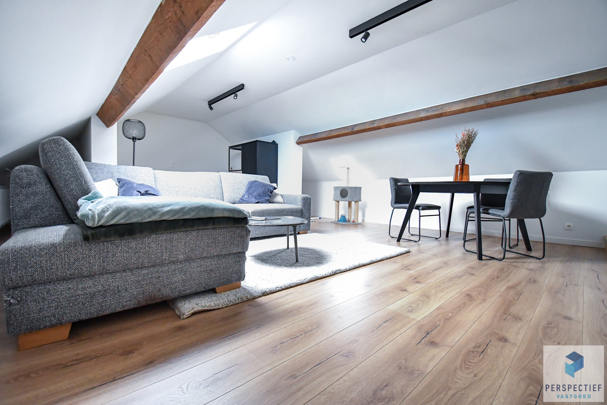 LICHTRIJK DUPLEX-APPARTEMENT (94 m²) MET 2 SLAAPKAMERS - foto 4