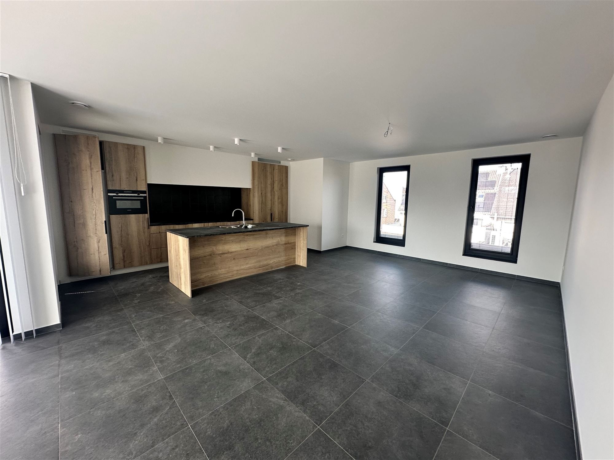 UNIEKE PENTHOUSE MET 2 SLAAPKAMERS, RUIME TERRASSEN EN GARAGE TE PAAL - foto 3