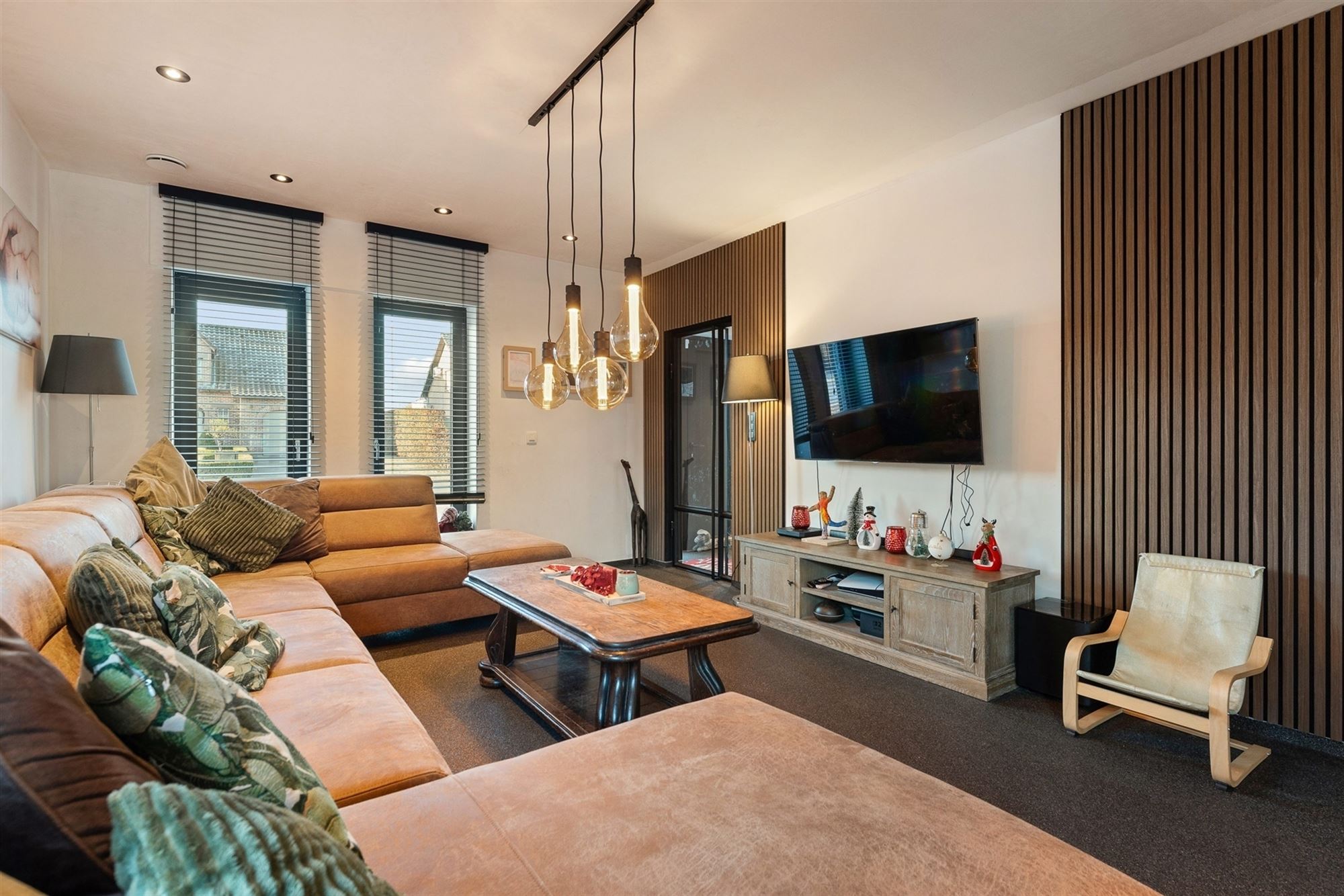 MODERNE EN RECENT GEBOUWDE WONING MET 5 SLAAPKAMERS OP EEN RUIM PERCEEL VAN 13A46CA TE PAAL - foto 4