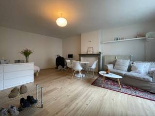 Ruime en lichtrijke studio met buitenruimte op een uitstekende locatie in het hartje van Leuven.De studio is gelegen op de 2de verdieping en is...