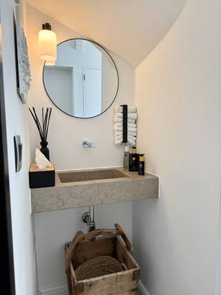 Oostduinkerke - TOP afgewerkte villa op een mooi en goed georiënteerd en afgesloten perceel.Indeling: inkomhal met apart toilet; toegang tot de...