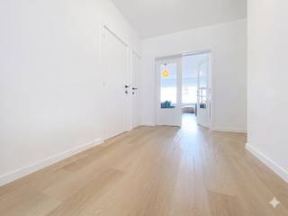 Vous recherchez un appartement à louer dans le centre d'Ostende ? Cet appartement de 95 m² entièrement rénové au premier étage (sans ascenseur) allie espace, lumière et confort dans un emplacement privilégié, à proximité des commerces, des transports en commun et du front de mer.Disposition :-Grand espace de vie lumineux-Cuisine séparée avec appareils modernes et connexion pour machine à laver-Salle de bain avec douche à l'italienne-WC séparés-2 chambres -balcon arrièreLes avantages de cet appartement à Ostende :-Spacieux espace de 95 m²-Entièrement rénové et prêt à emménager-beaucoup d'espace lumineux -Emplacement central dans le centre d'Ostendeprovision : 90€ (chauffage et eau)Vous êtes intéressé par cette propriété à louer à Ostende ? Rendez-vous sur le site www.dewaele.com, cliquez sur le bien que vous souhaitez louer. À l'aide du bouton rouge « demandez votre visite », nous vous demandons de remplir brièvement un profil. Aucun rendez-vous ne peut être pris par téléphone.Demandez une visite